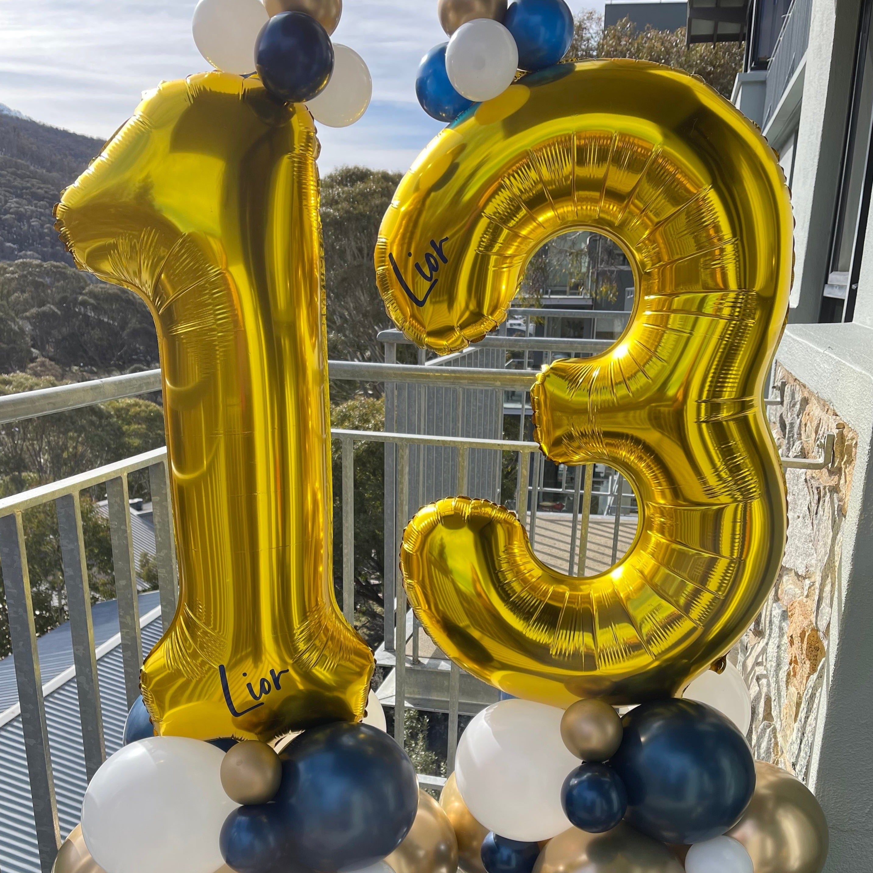 2 Balloon Towers - 0ba6 4fdd 84fa by Bondi Road Balloons