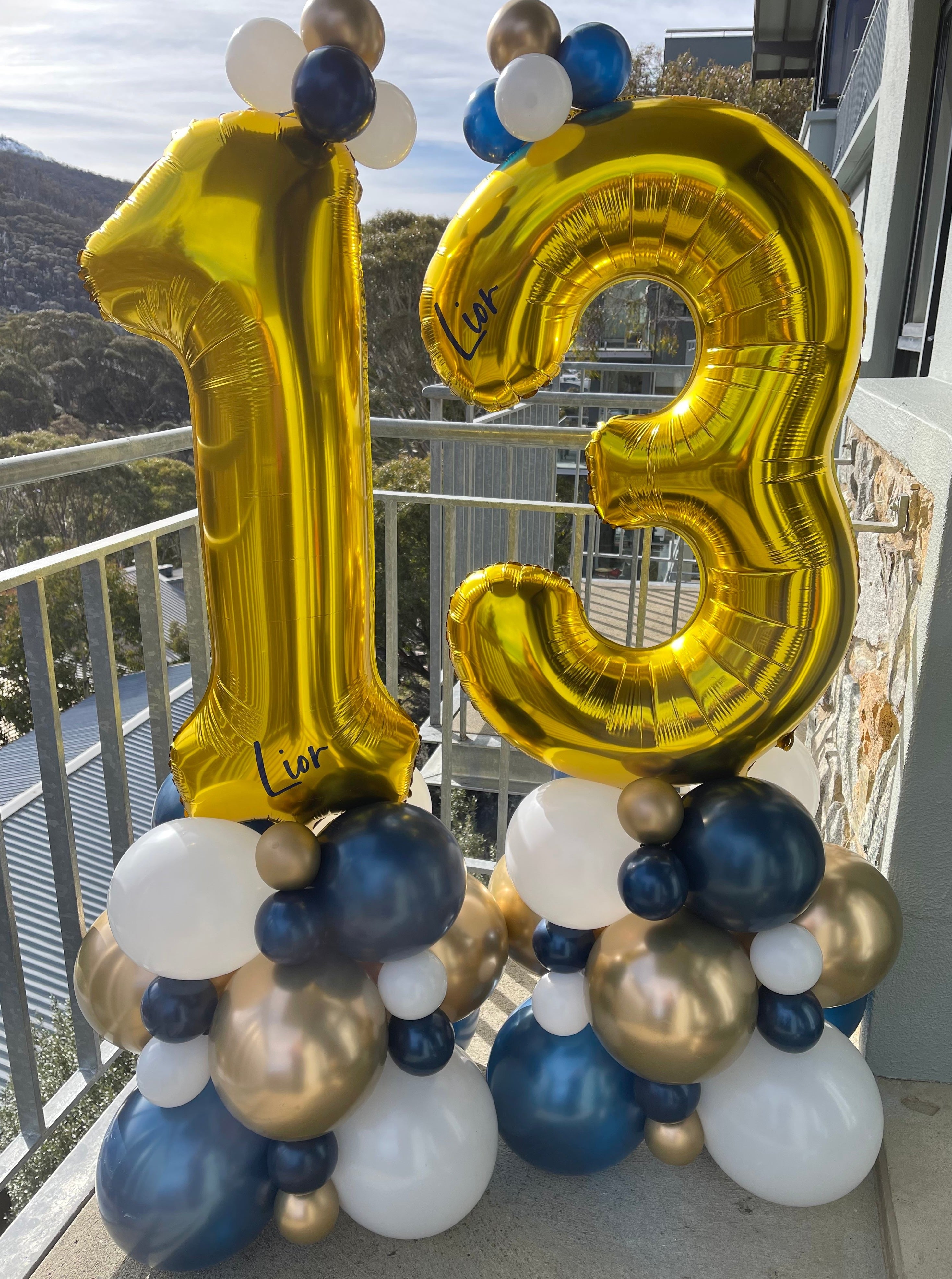 2 Balloon Towers - 0ba6 4fdd 84fa by Bondi Road Balloons